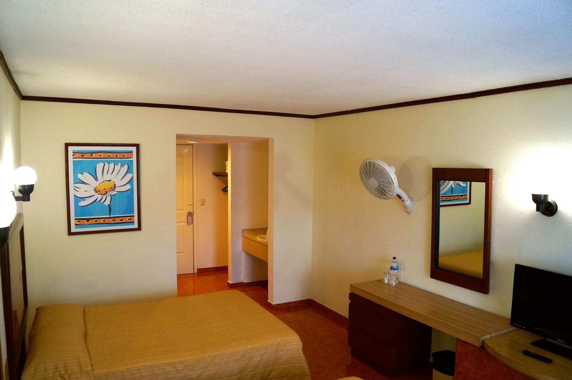 Hotel & Suites Villa Del Sol Morelia Zewnętrze zdjęcie
