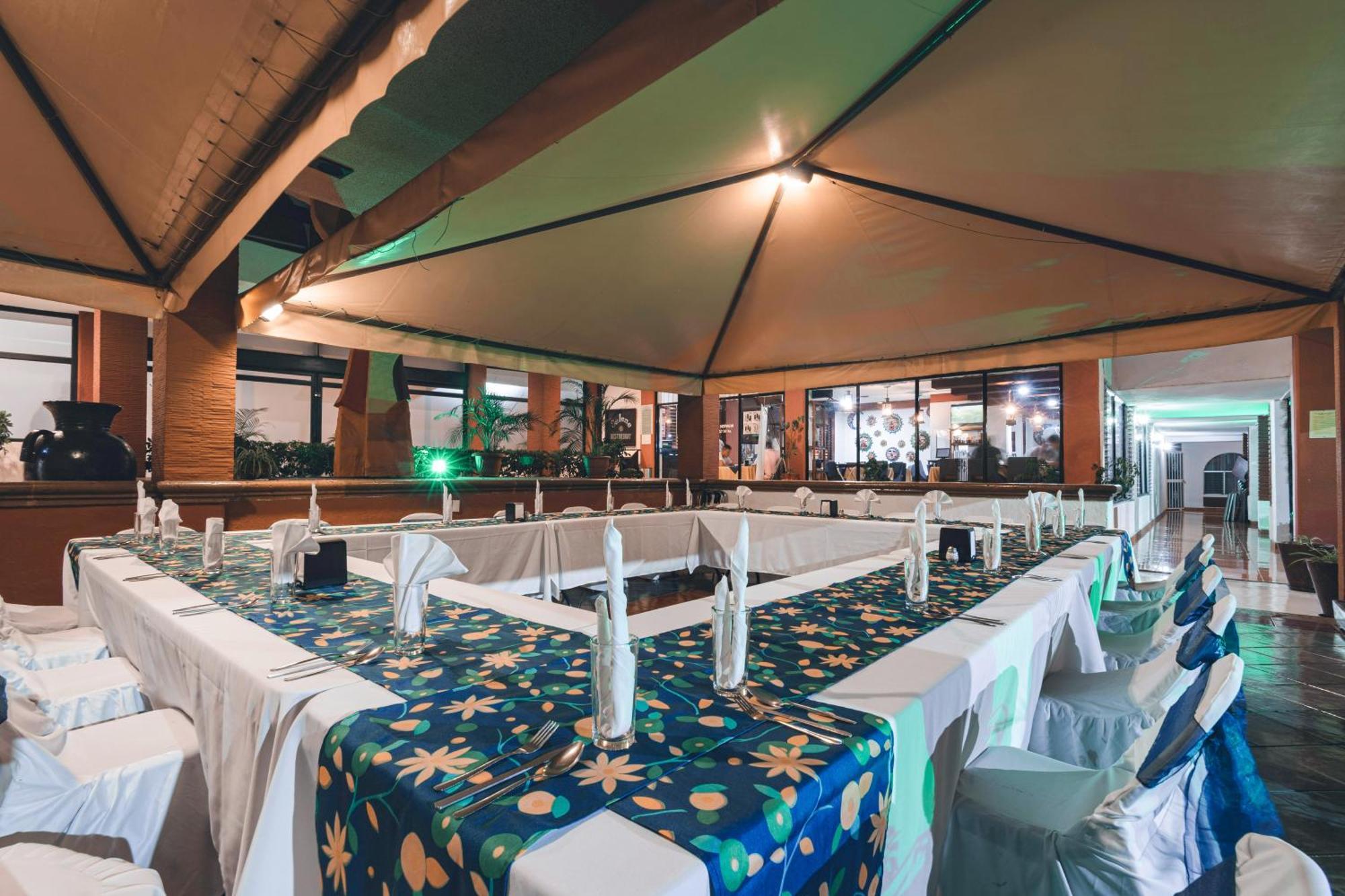 Hotel & Suites Villa Del Sol Morelia Zewnętrze zdjęcie