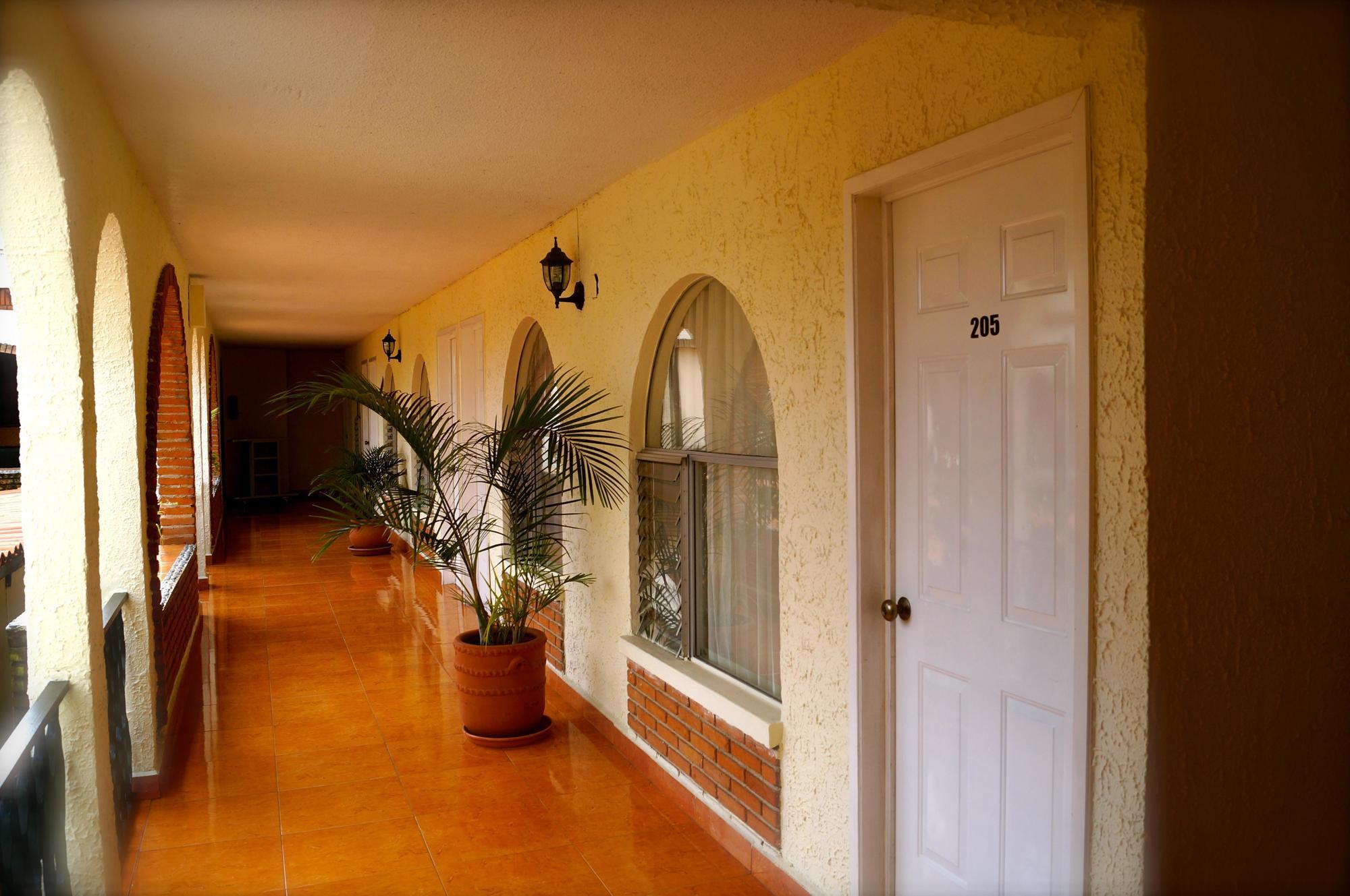Hotel & Suites Villa Del Sol Morelia Zewnętrze zdjęcie